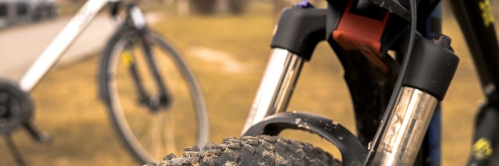 С какой вилкой лучше купить велосипед​. Жесткая или амортизационная вилка